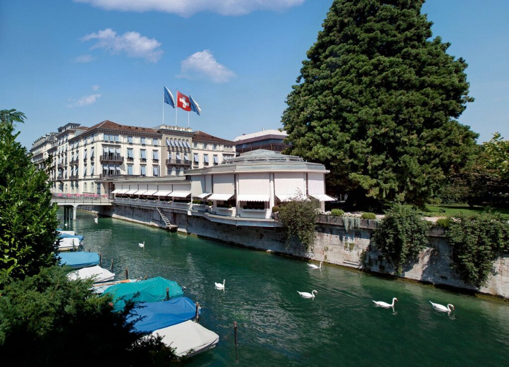 Edificio dell'hotel Baur au Lac Zurich