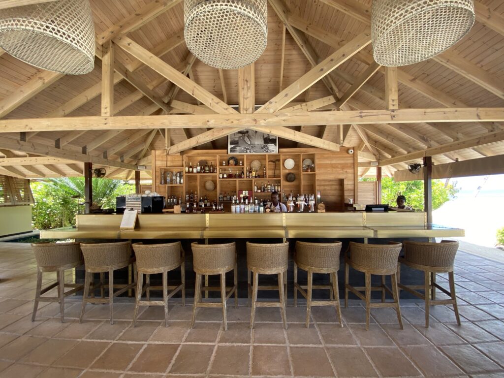 Bar w ośrodku Four Seasons Desroches Island Resort Seychelles