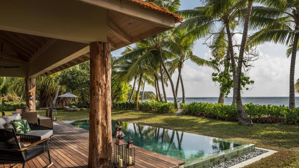 Piscina del Four Seasons Desroches Island Resort Seychelles