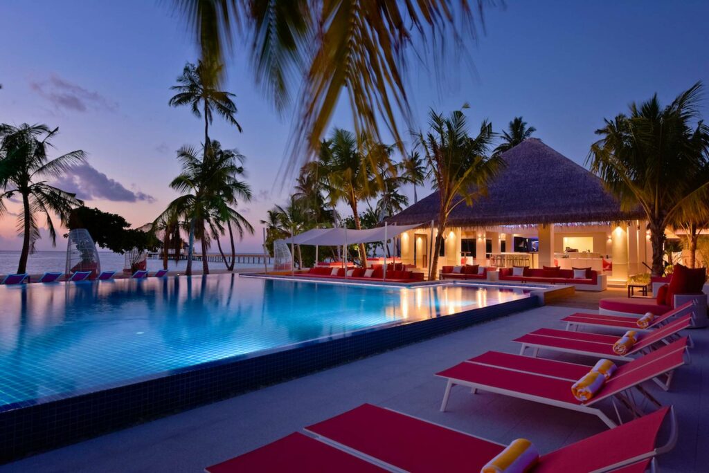 Piscina do Kandima Maldives Resort