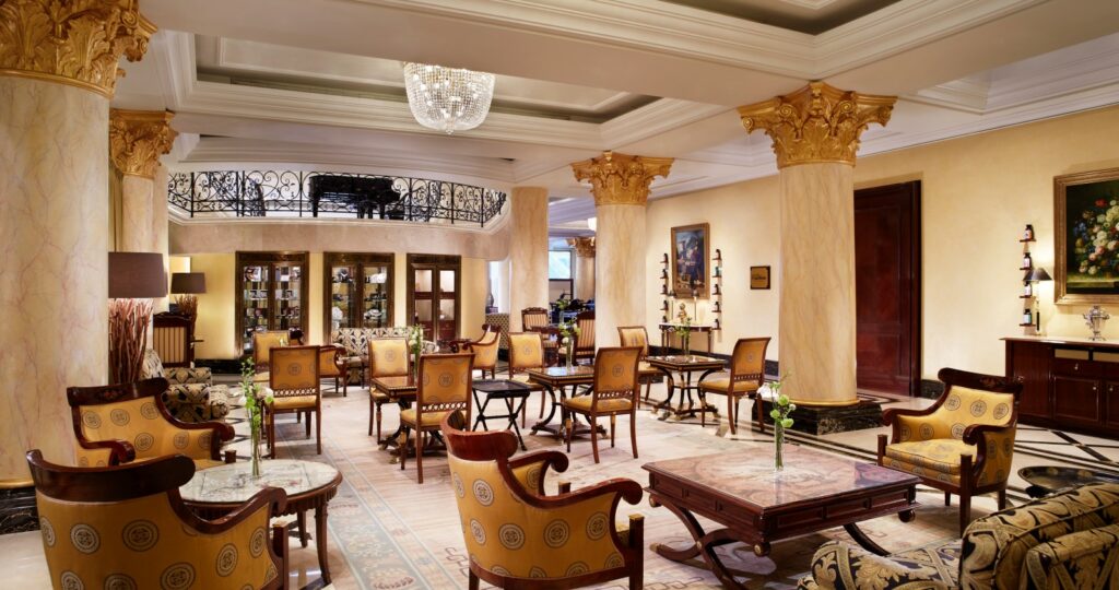 The Ritz Carlton Berlin Hotel Tee-Lounge